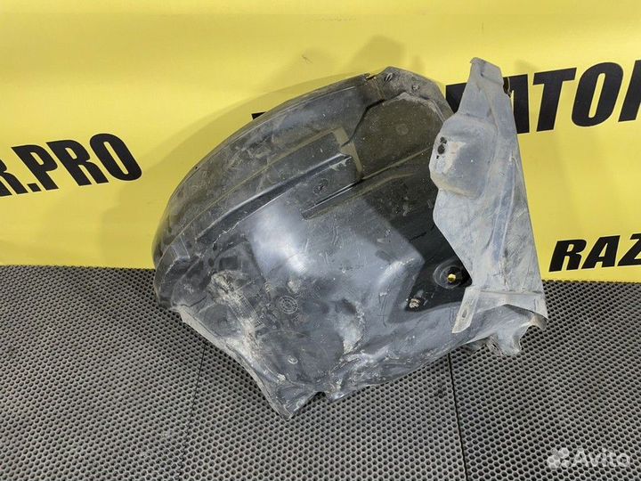 Подкрылок передний правый задняя часть