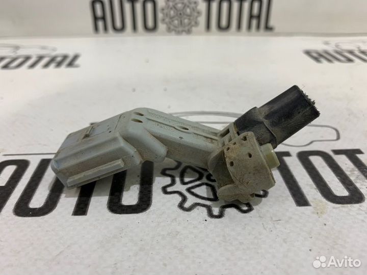 Датчик коленвала Volkswagen Polo sedan (MK5) cfna