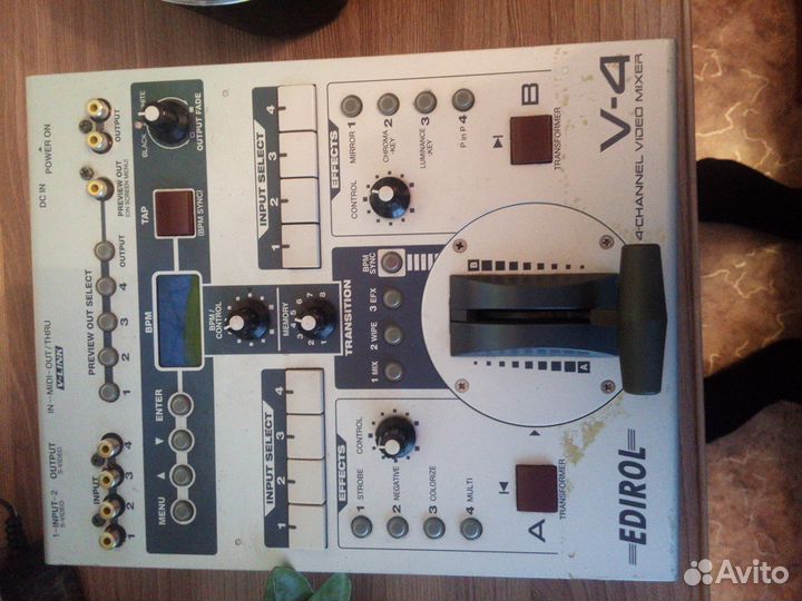 Микшерный пульт Roland edirol v-4