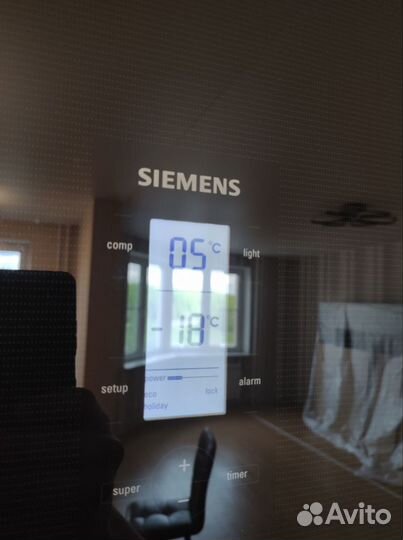 Стеклянный холодильник Siemens