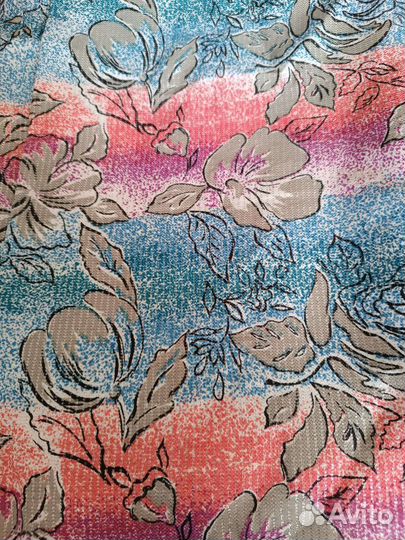 Два отреза ткани. Шифон и тафта