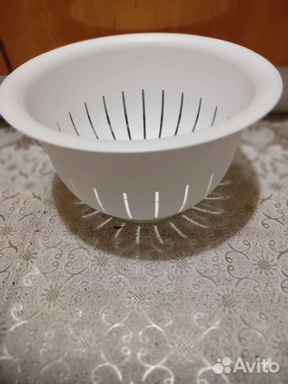 Сахарница и дуршлаг,терка