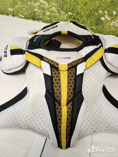 Нагрудник хоккейный Bauer total one mx3