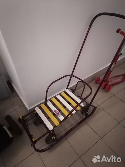 Детские санки с выдвижными колесами