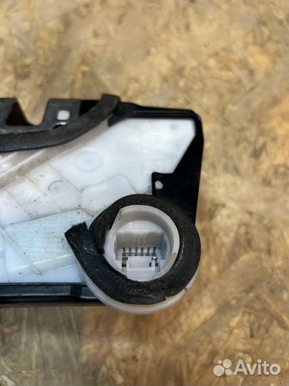 Замок передней левой двери Honda Pilot 3