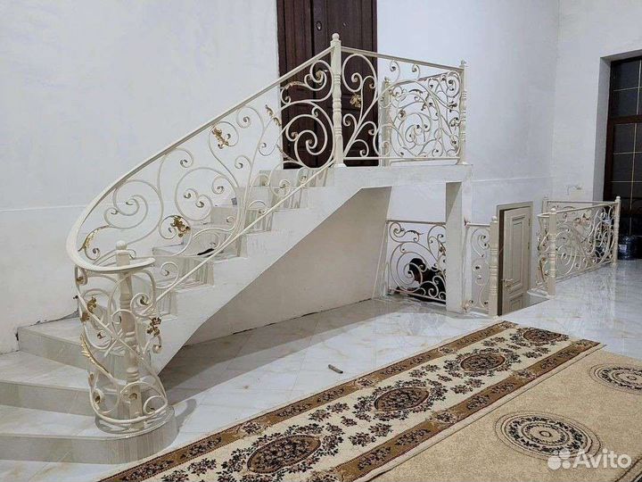Кованные перила на лестницу