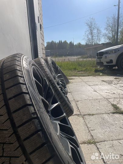 Triangle Snowlink TWT02 275/40 R20