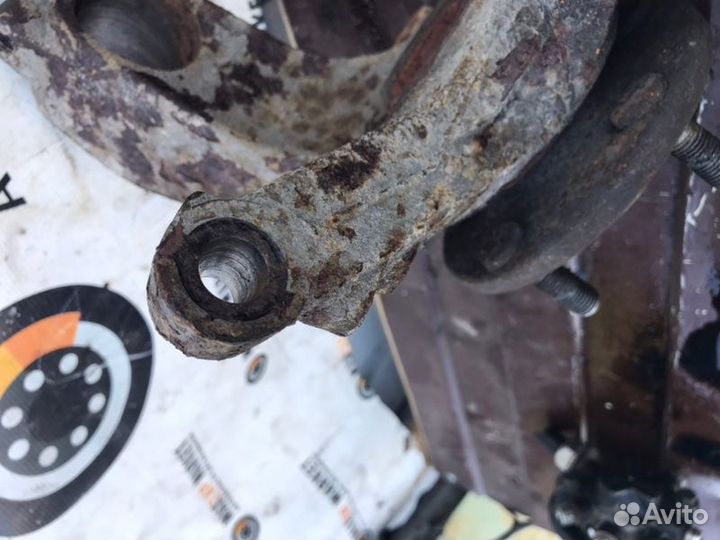 Кулак поворотный левый Ford Focus 2 2005-2011