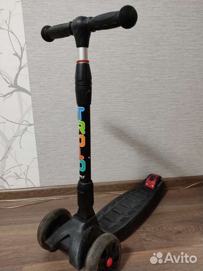 Самокат трехколесный