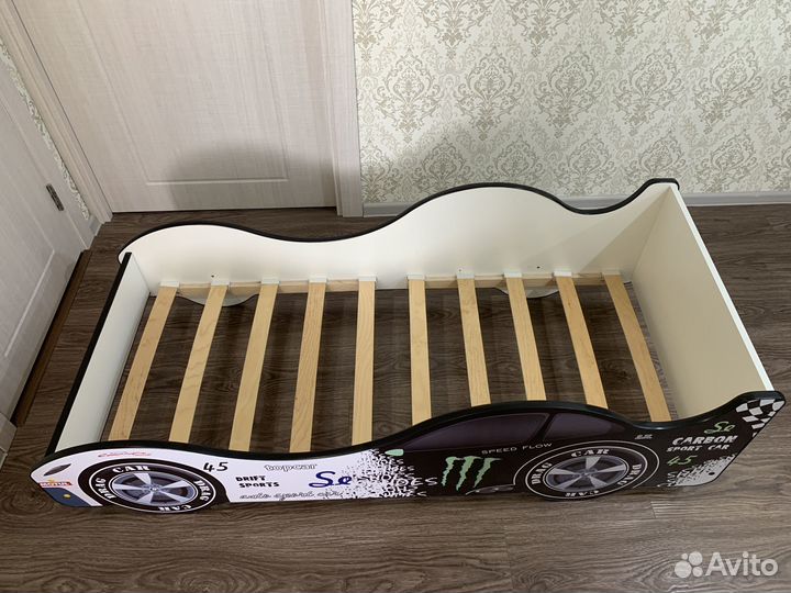 Детская кровать машинка с матрасом