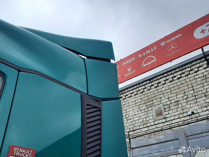 Спойлер кабины верхний левый Renault T