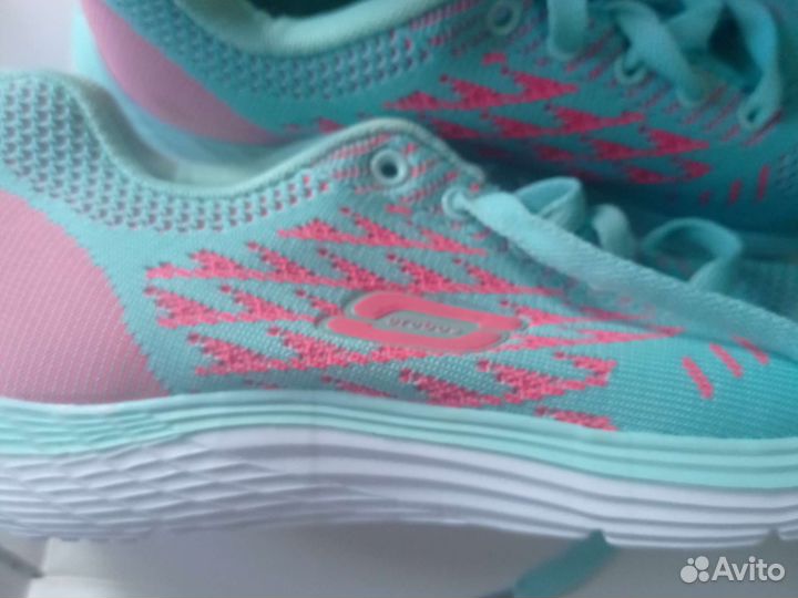 Кроссовки женские новые