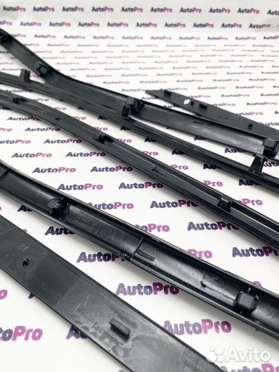 Молдинги салона Веста чёрный глянец