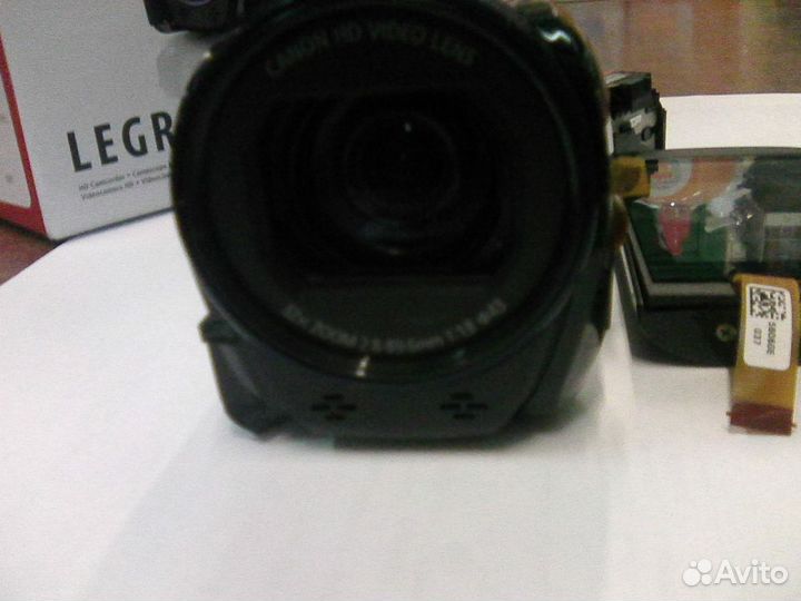 Продам цифровую видеокамеру Canon Legria HF R606