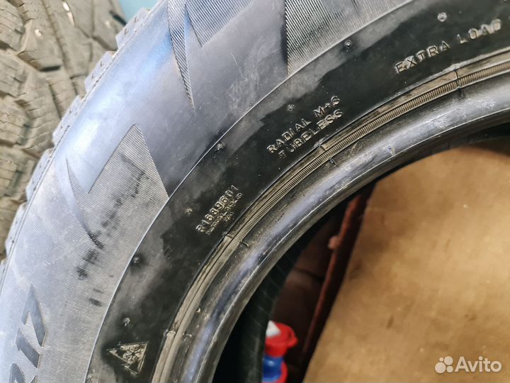 Pirelli Ice Zero 235/65 R17