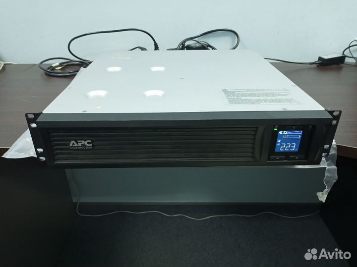 APC ибп Smart-UPS C 2000VA SMC2000I-2U