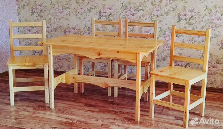 Стол со стульями