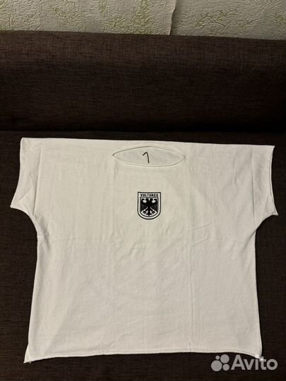 Yeezy vultures BOX T white