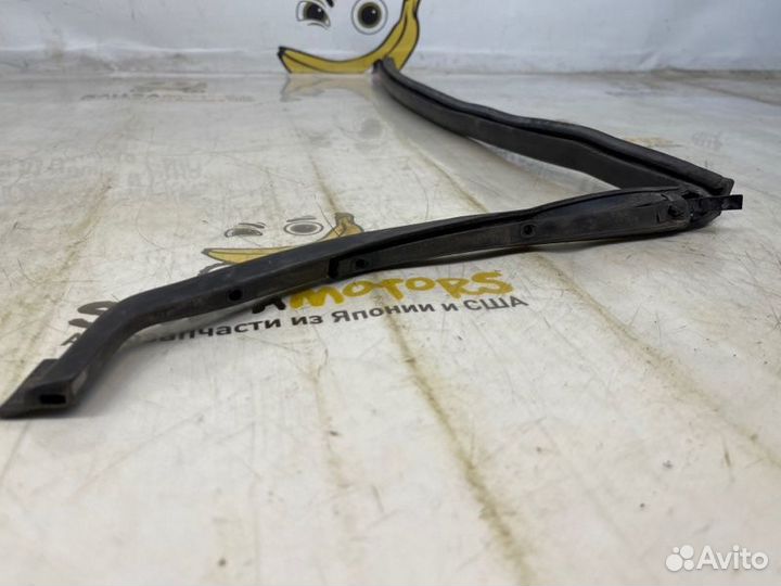 Уплотнитель двери задний левый Porsche Cayenne 955