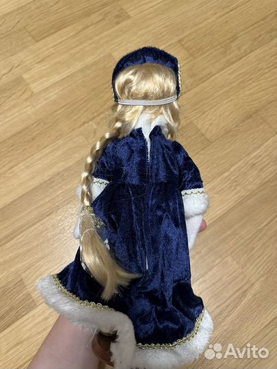 Кукла фарфоровая