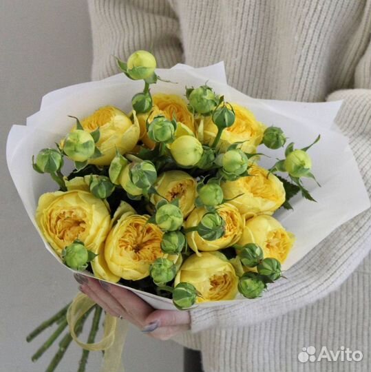 Букет из 11 желтых кустовых пионовидных роз Россия