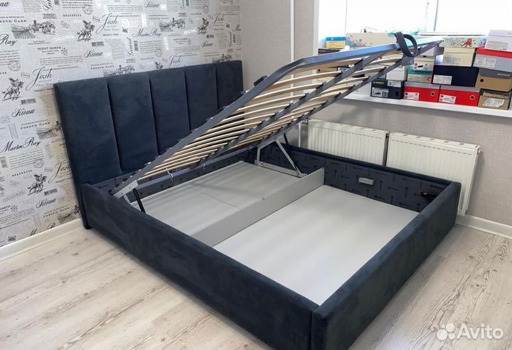 Кровать с матрасом