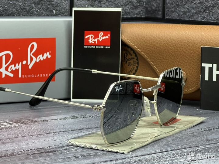 Солнцезащитные очки Ray-Ban