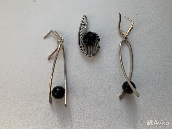 Серебряные серьги и подвеска