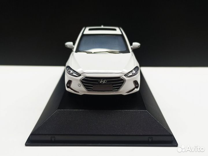 1:40 Hyundai Elantra White