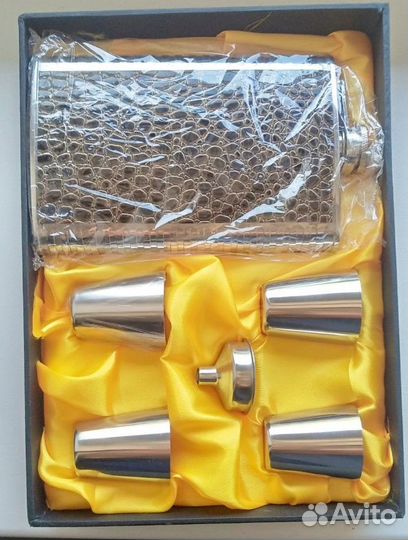 Фляжка с рюмками. Подарочный набор