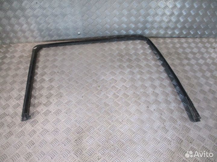 Накладка стекла двери правая MAN 81626300056