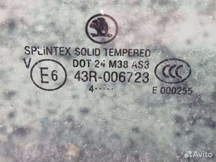 Форточка задней левой двери Шкода Суперб