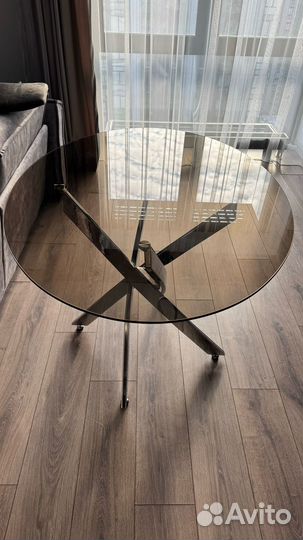 Стол стеклянный