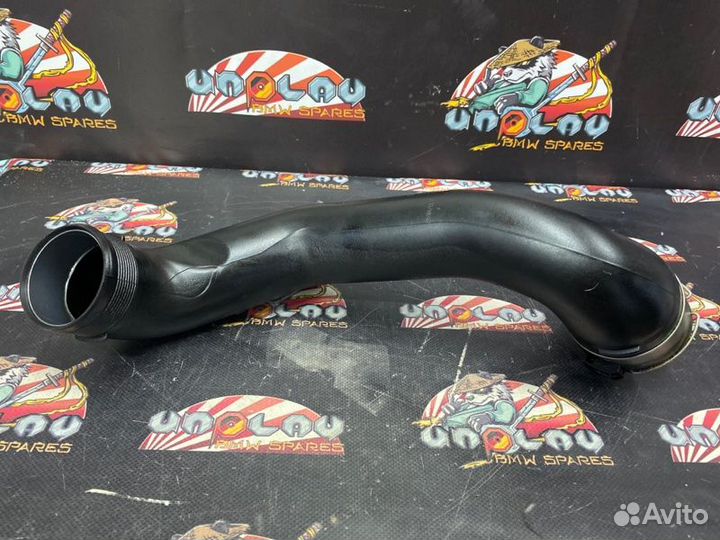 Патрубок интеркулера Bmw F10 седан N55B30A 06.2011
