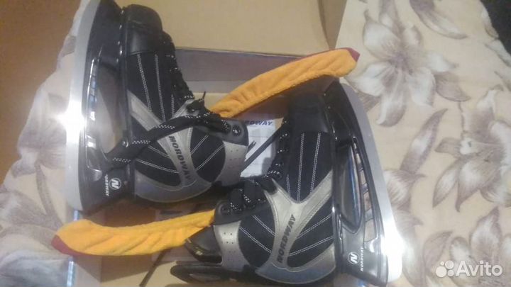 Продам коньки 45 размер