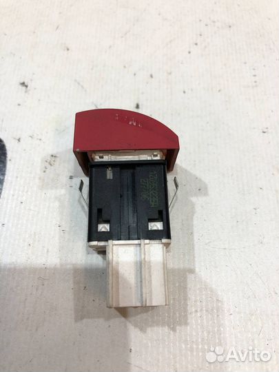 Кнопка аварийного сигнала Skoda Octavia A5 (1Z)