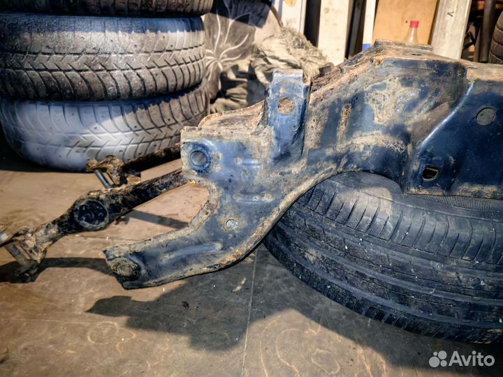 Балка задняя Nissan expert