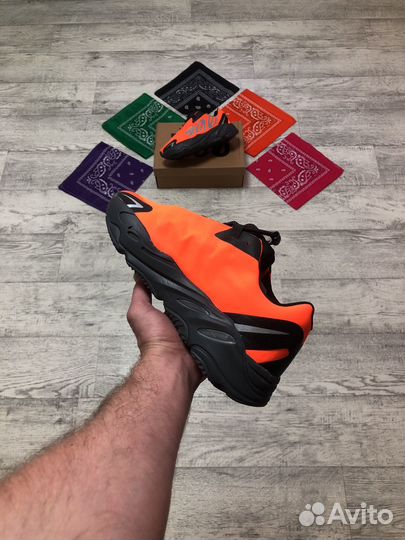 Кроссовки Adidas yeezy 700 mnvn