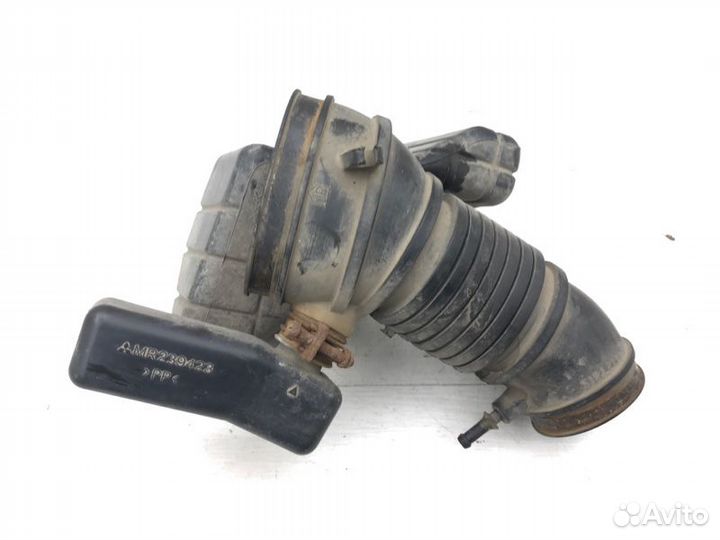Патрубок воздушный Mitsubishi L200 3 4G64 2001