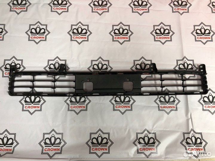 Решетка бампера передняя Toyota Land Cruicer 200