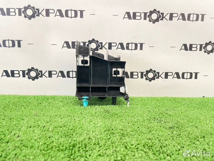 Кронштейн фонаря задний Toyota Land Cruiser Prado