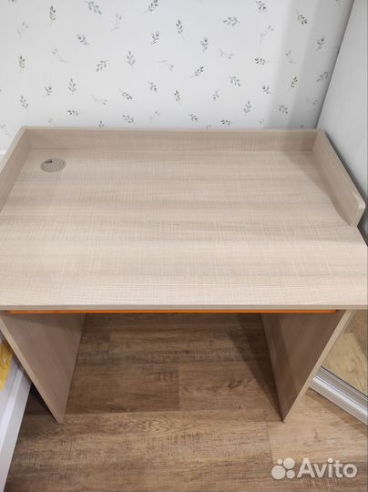Письменный стол для школьника