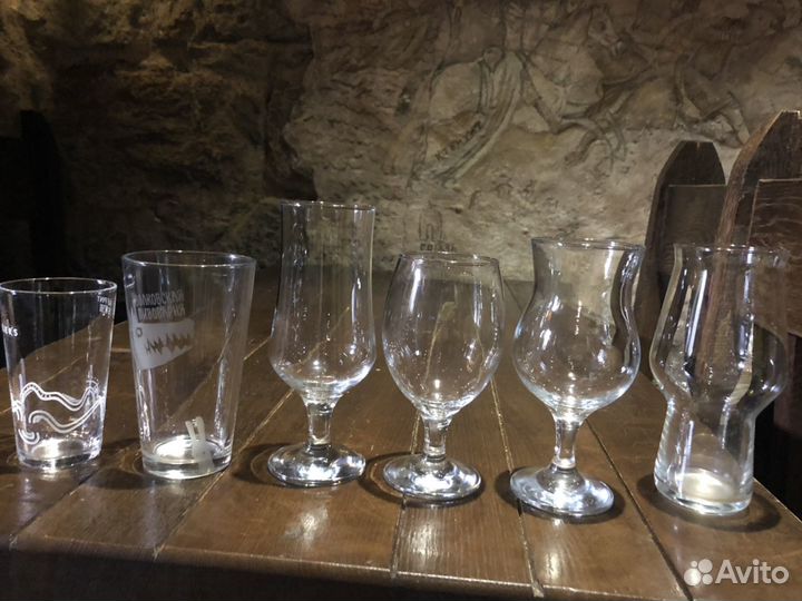 Подам бокалы