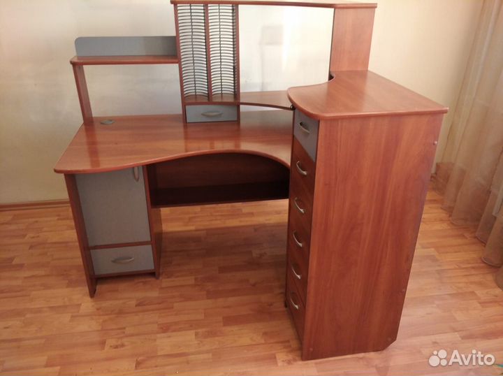 Стол компьютерный угловой