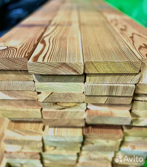 Строганная лиственница: доски 40x120 мм, равномерная обработка