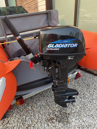 Продам лодочный мотор Gladiator 9.8