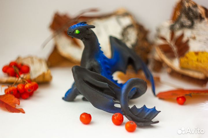 Фигурка ночной фурии из «как приручить дракона»