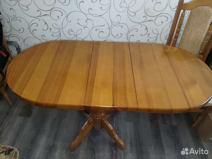 Стол из дерева