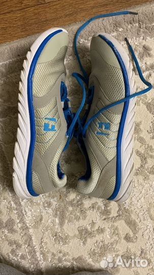 Кроссовки женские