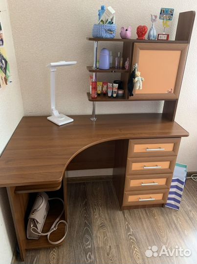 Письменный стол